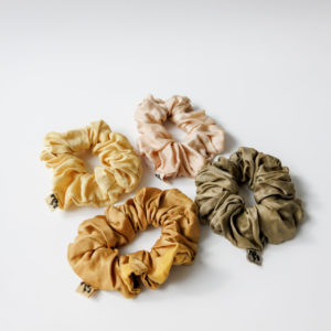 råvi organics Silk Scrunchie plant dyed